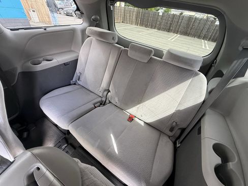 Used 2016 Toyota Sienna LE image 13