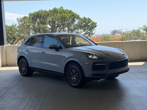 Certified 2023 Porsche Cayenne AWD/4WD image 5
