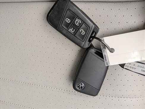 Certified 2023 Volkswagen Tiguan SE w/ Panoramic Sunroof Package FWD image 40