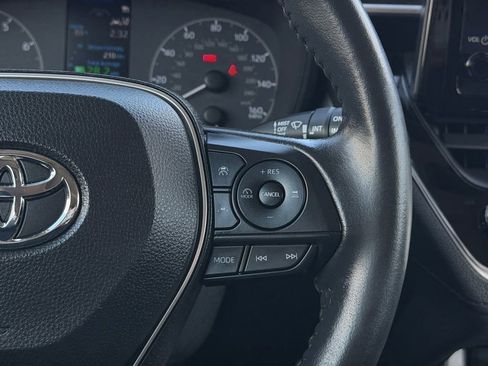 Used 2023 Toyota Corolla Cross LE w/ Moonroof Package image 16