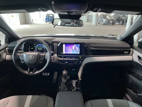 Used 2025 Toyota Camry SE AWD/4WD image 35