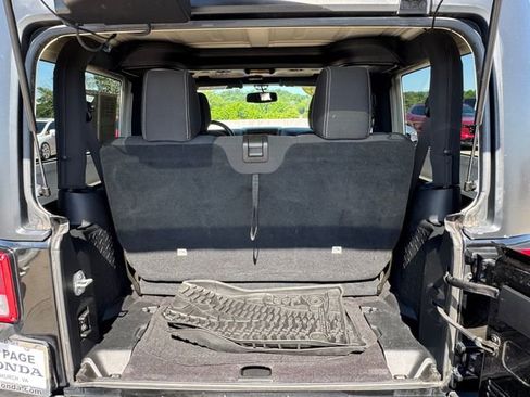 Used 2016 Jeep Wrangler Sahara w/ Connectivity Group AWD/4WD image 11