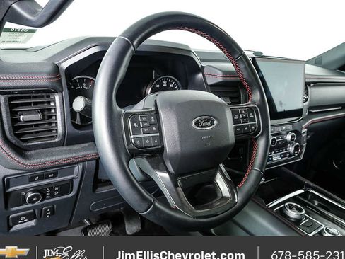 Used 2022 Ford Expedition Limited image 4