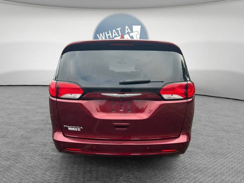 Certified 2017 Chrysler Pacifica Touring FWD image 5