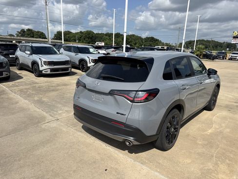 Used 2024 Honda HR-V Sport image 11