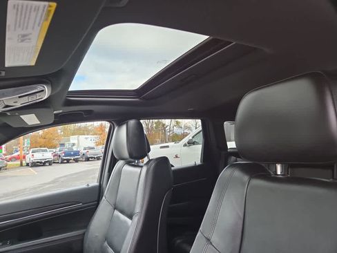 Used 2022 Jeep Grand Cherokee Limited image 33