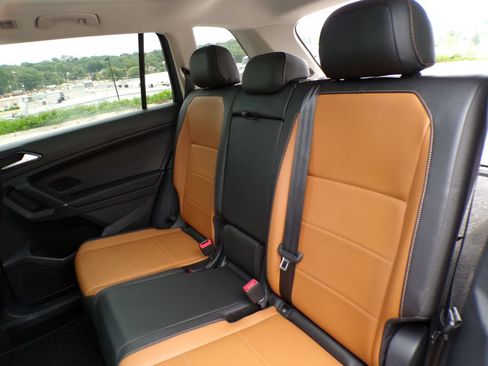 Used 2018 Volkswagen Tiguan SE w/ Panoramic Sunroof Package AWD/4WD image 16