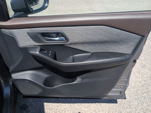 Used 2023 Nissan Rogue SV AWD/4WD image 21