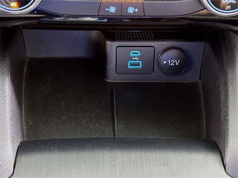 Used 2022 Ford Escape SE w/ SE Sport Appearance Package image 17