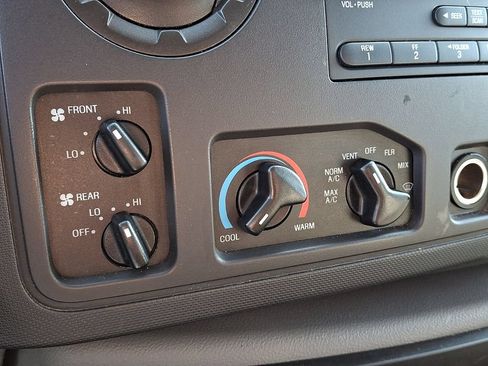Used 2012 Ford E-350 and Econoline 350 XLT RWD image 17