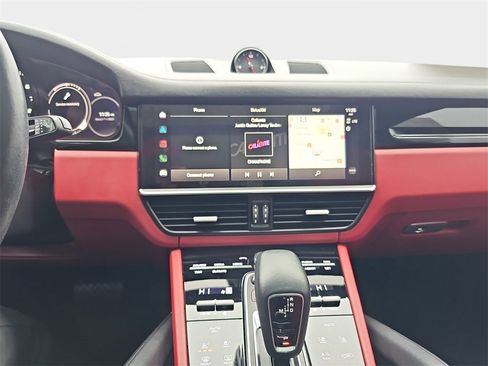 Used 2022 Porsche Cayenne image 24