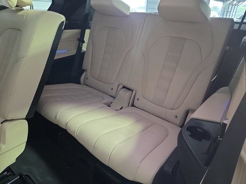 Used 2022 BMW X7 xDrive40i w/ Executive Package AWD/4WD image 11