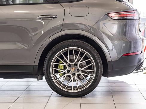 Used 2021 Porsche Cayenne E-Hybrid image 9