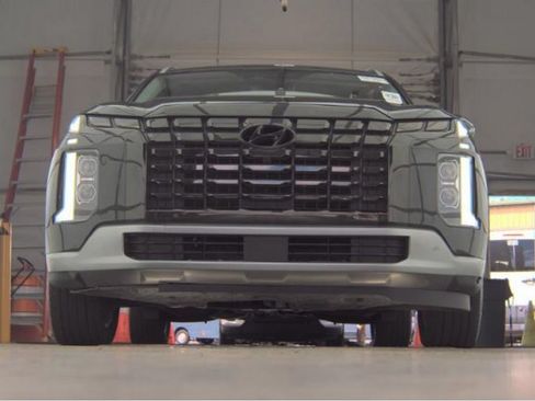 Used 2024 Hyundai Palisade SEL FWD image 3