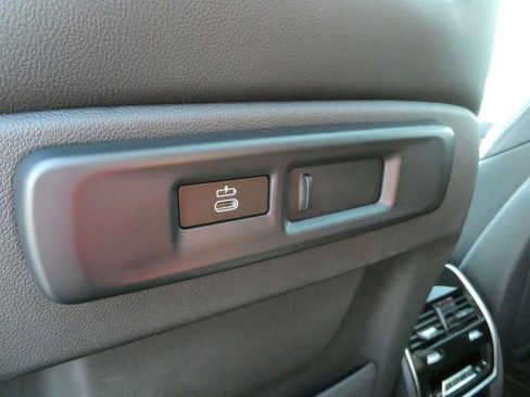 Used 2022 BMW X7 xDrive40i w/ Premium Package image 25