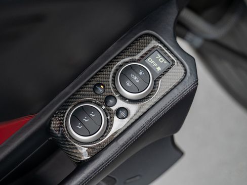 Used 2016 McLaren 650S Spider RWD image 25