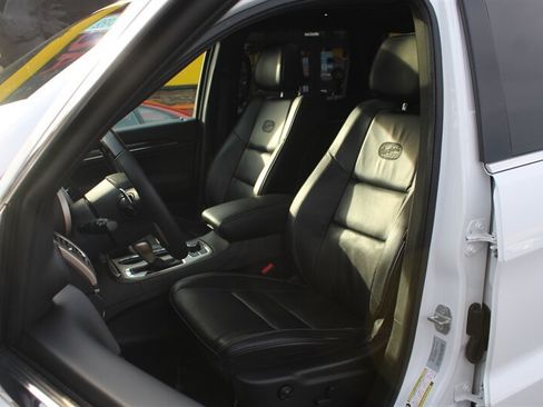 Used 2017 Jeep Grand Cherokee Overland AWD/4WD image 13