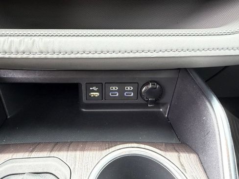 Used 2022 Toyota Highlander Platinum AWD/4WD image 24