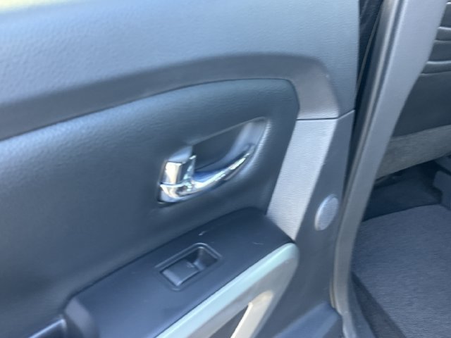 Used 2018 Nissan Titan SL w/ Chrome Package RWD image 16