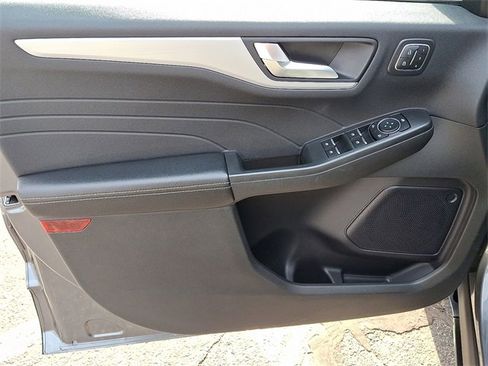 Used 2024 Ford Escape Platinum image 9