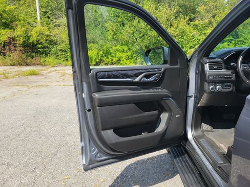 Used 2021 GMC Yukon XL Denali w/ Denali Premium Package AWD/4WD image 15
