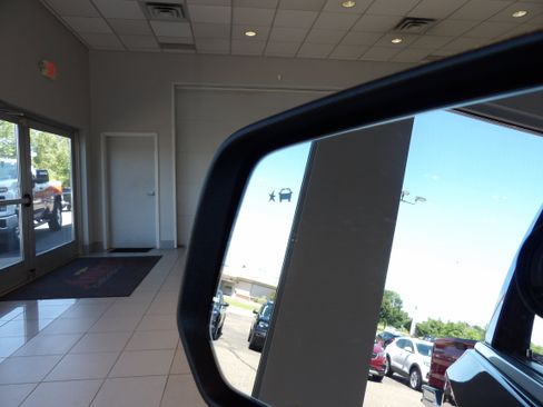 Used 2022 Chevrolet Traverse LT AWD/4WD image 7