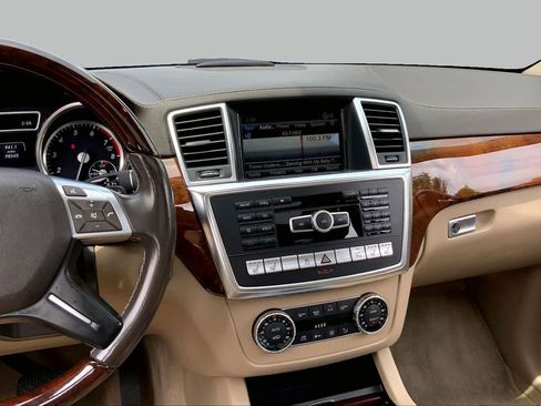 Used 2014 Mercedes-Benz GL 550 4MATIC image 7