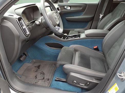 Used 2023 Volvo C40 P8 Recharge Ultimate image 11