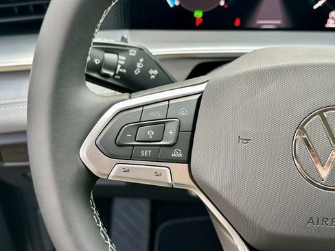 New 2025 Volkswagen Tiguan SE image 28