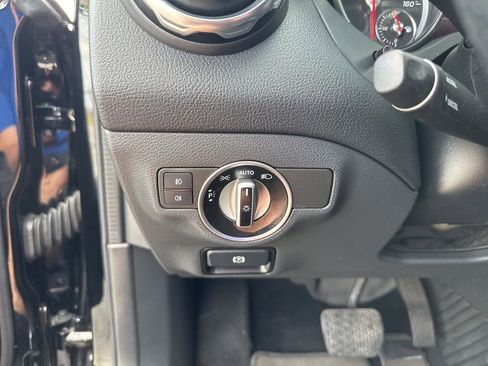 Used 2018 Mercedes-Benz GLA 250 image 28