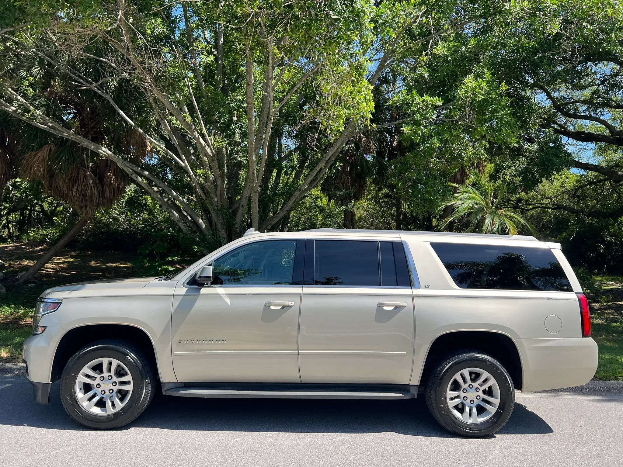 Used 2016 Chevrolet Suburban LT RWD image 57