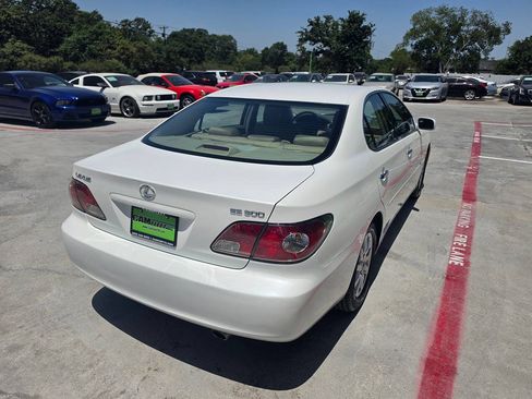 Used 2002 Lexus ES 330 w/ Premium Pkg FWD image 12