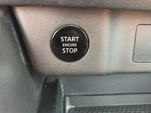 Used 2024 Nissan Rogue S FWD image 21