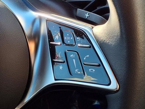 Used 2025 Mercedes-Benz GLC 300 image 10