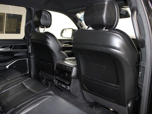 Used 2024 Jeep Wagoneer Series II w/ Flexible Seating Group AWD/4WD image 33