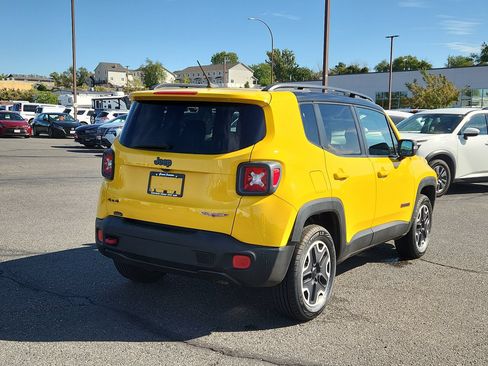 Used 2015 Jeep Renegade Trailhawk w/ Popular Equipment Group AWD/4WD image 3