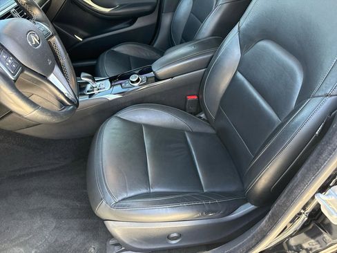 Used 2017 INFINITI QX30 Premium w/ Navigation Package image 33