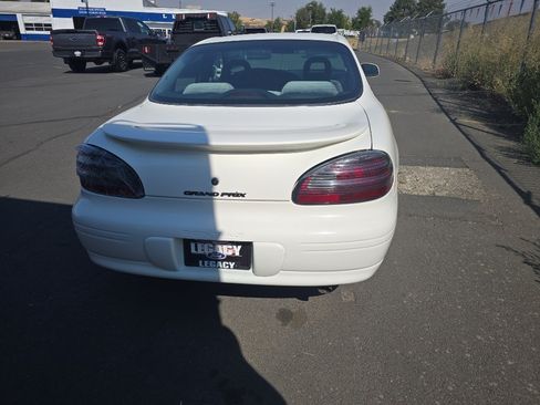 Used 2002 Pontiac Grand Prix SE w/ Widetrack Smart Pkg FWD image 6
