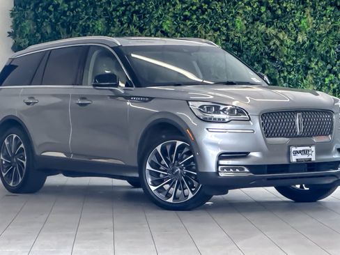 Used 2020 Lincoln Aviator Reserve w/ Equipment Group 202A AWD/4WD image 2