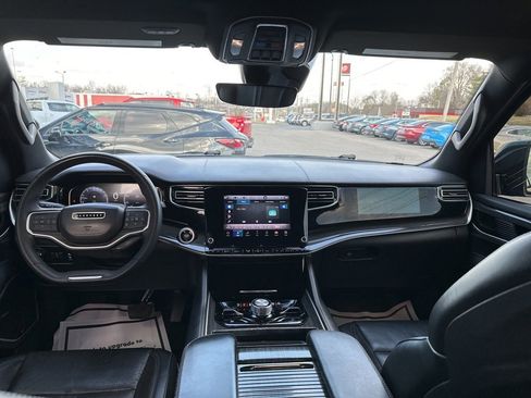 Used 2022 Jeep Wagoneer Series III w/ Premium Group I image 2