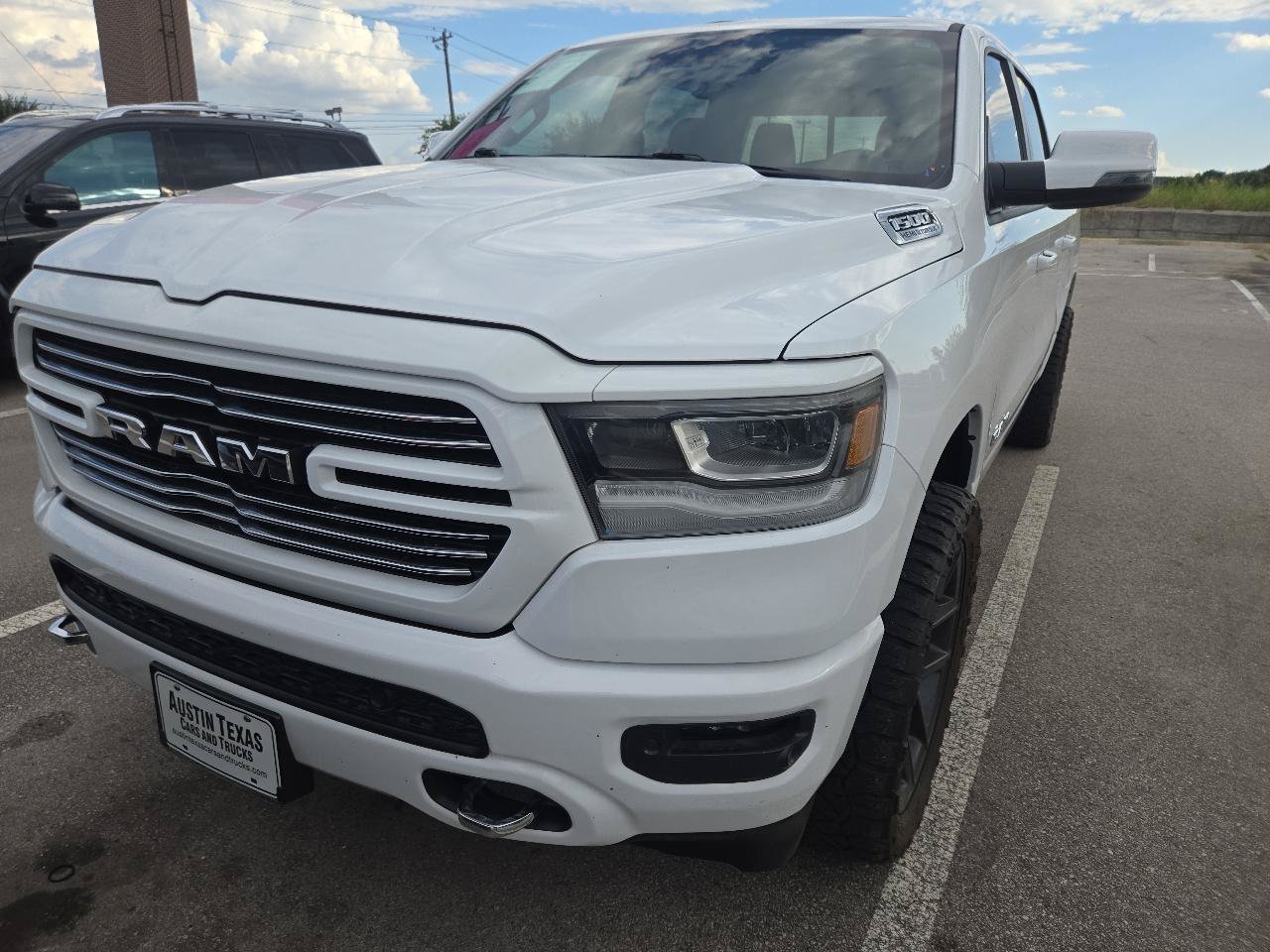 Used 2023 RAM 1500 Laramie AWD/4WD image 2