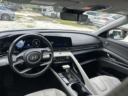 Used 2025 Hyundai Elantra Limited FWD image 15