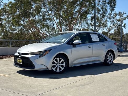 Used 2022 Toyota Corolla LE image 2