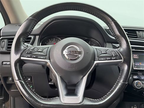 Used 2018 Nissan Rogue SV image 22