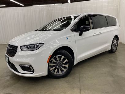 Used 2024 Chrysler Pacifica Limited