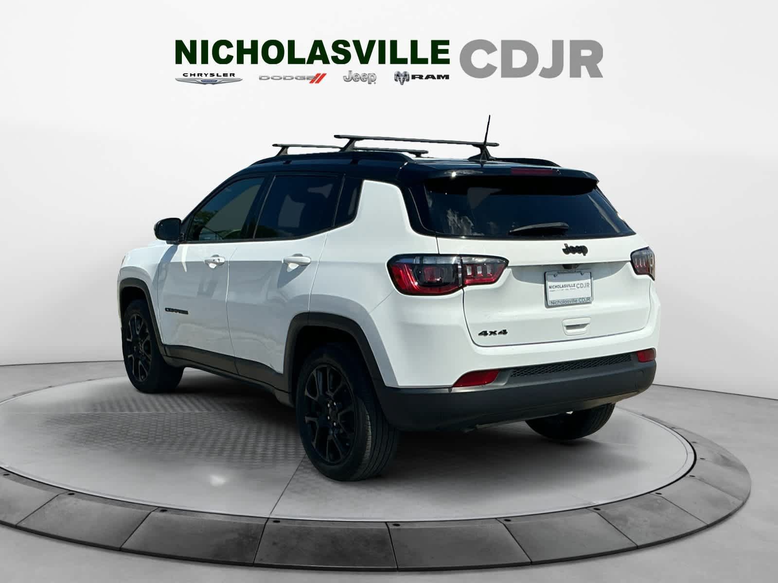 Used 2023 Jeep Compass Latitude AWD/4WD image 3