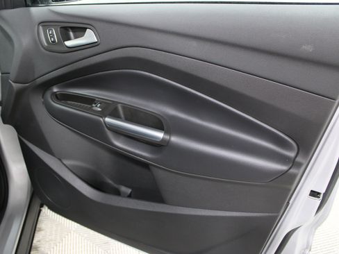 Used 2019 Ford Escape SE FWD image 35