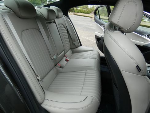 Used 2023 Genesis G70 2.0T w/ Sport Prestige Package image 33