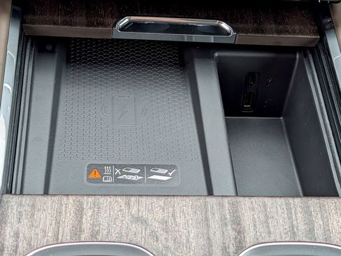 New 2026 GMC Acadia Denali Ultimate w/ LPO, Floor Liner Package AWD/4WD image 15
