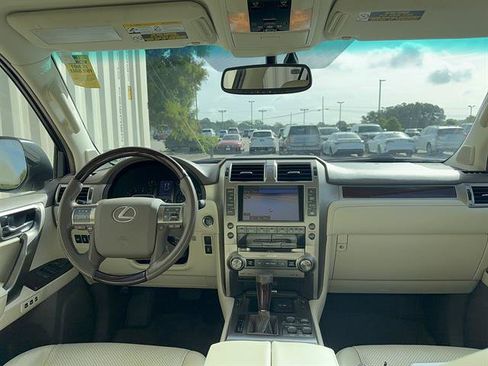 Used 2018 Lexus GX 460 Luxury AWD/4WD image 3